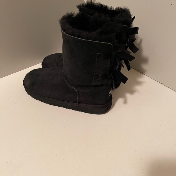 Uggs beautiful booties with bows in the back - Picture 6 of 10